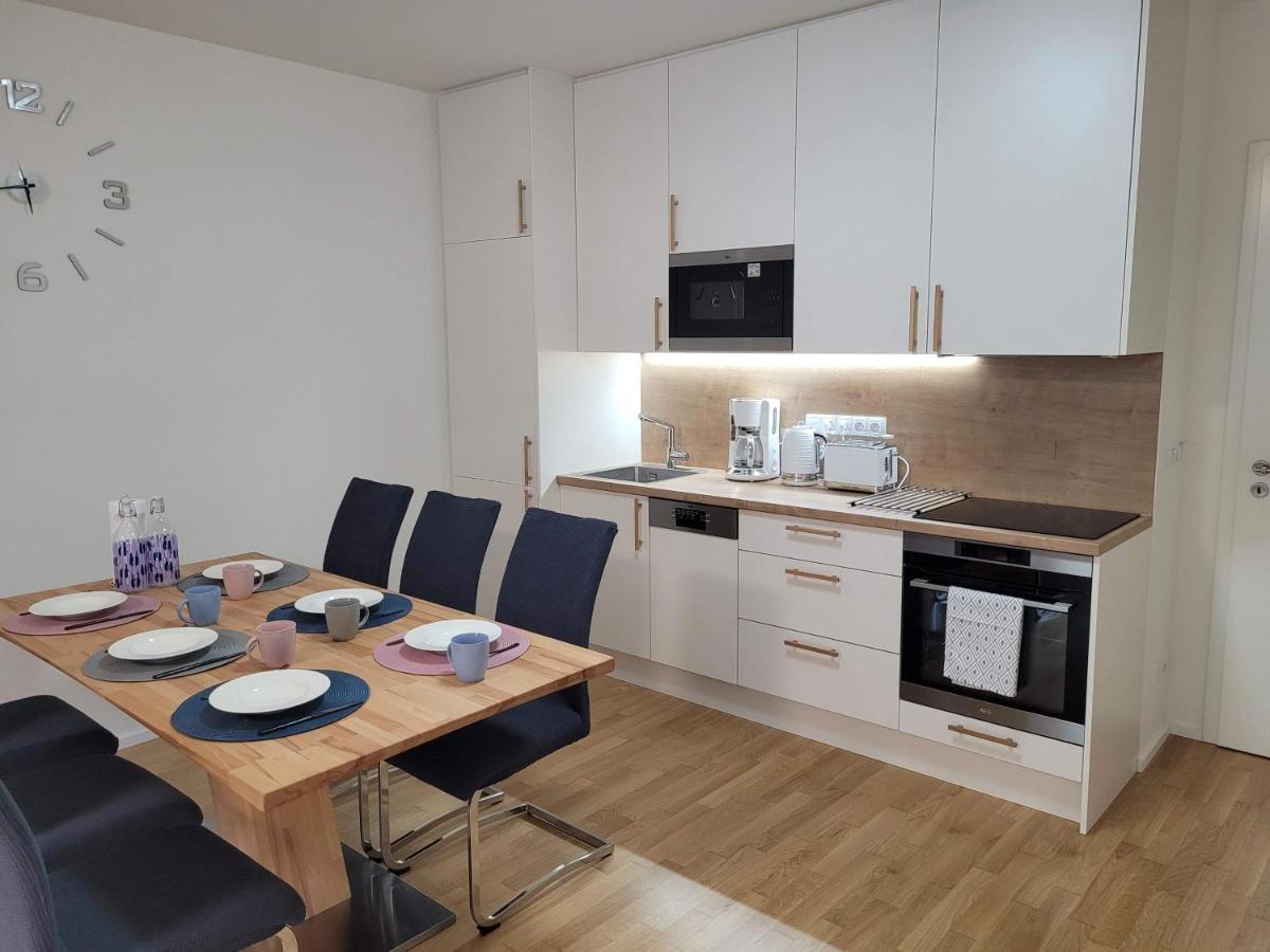 Newly Built Apartment With Balcony, Ac And Free Indoor Garage Prague Exterior photo